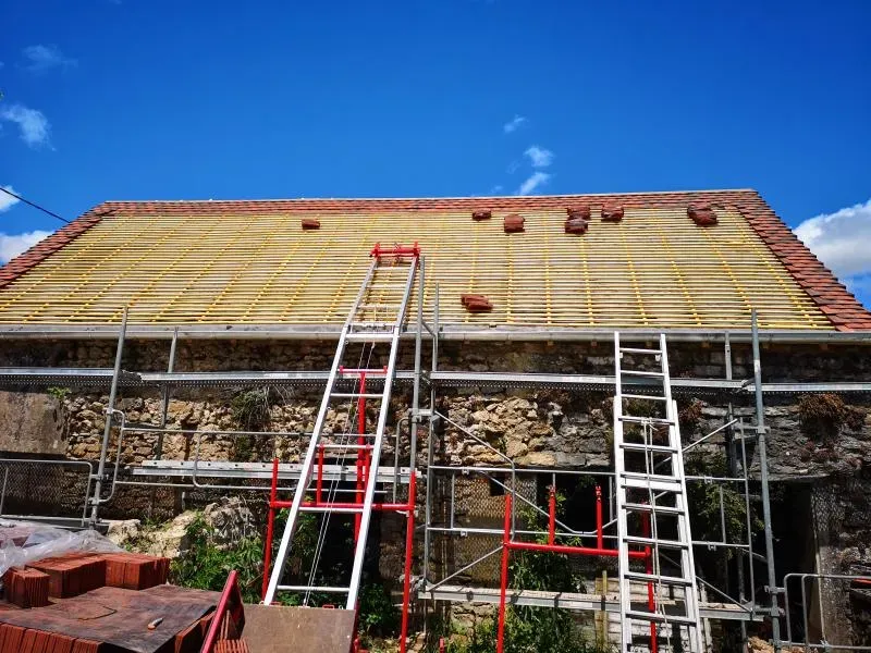Travaux de couverture à Genouilly
