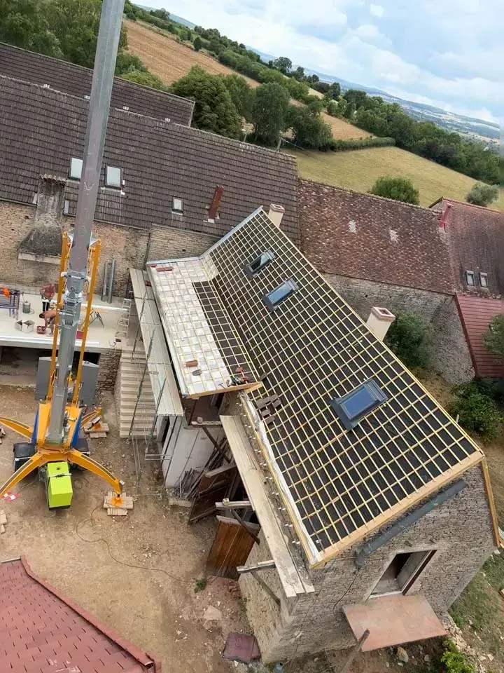 Vue aérienne d'un toit en réfection